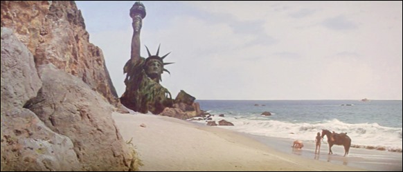 El mítico plano de Charlton Heston frente a la Estatuaa de la Libertad