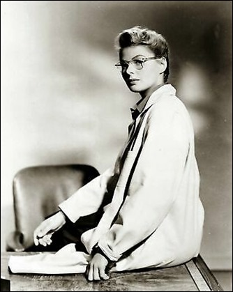 Ingrid Bergman en Recuerda, maravillosas gafas